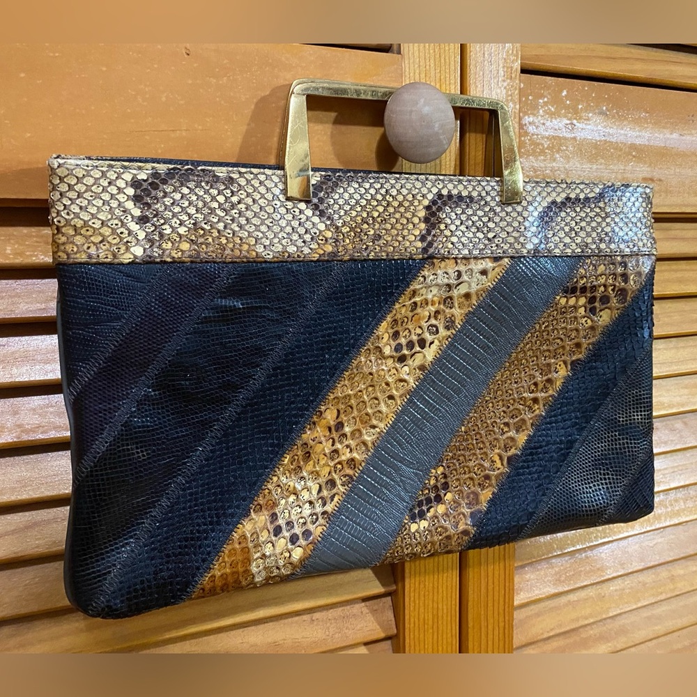 Vintage Bags by Varon: Textured, crossbody bag with detachable chain- Firm price
